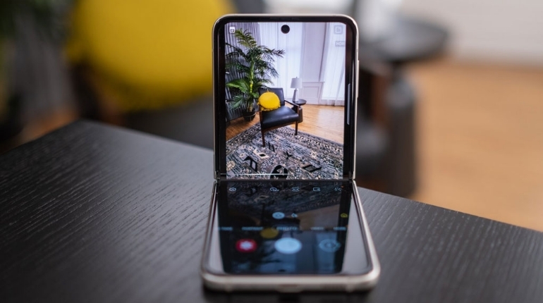samsung galaxy z flip3 màn hình gập
